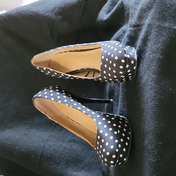 3 for$30 Sz. 7, Polka dotted 5" platformed heels. - Picture 2 of 6